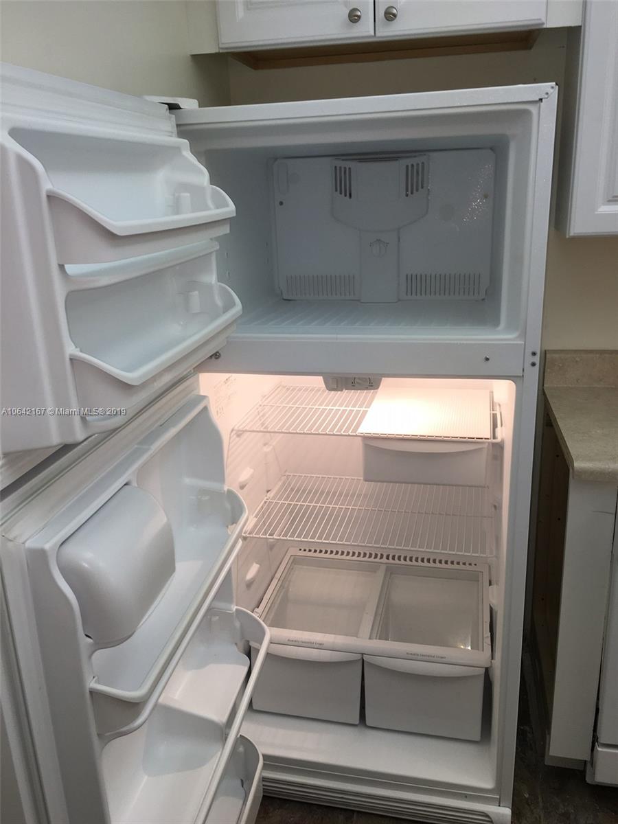 4164 Inverrary Drive, Unit 813 Lauderhill, FL 33319 - Photo 25 of 25 a bathroom with a bathtub