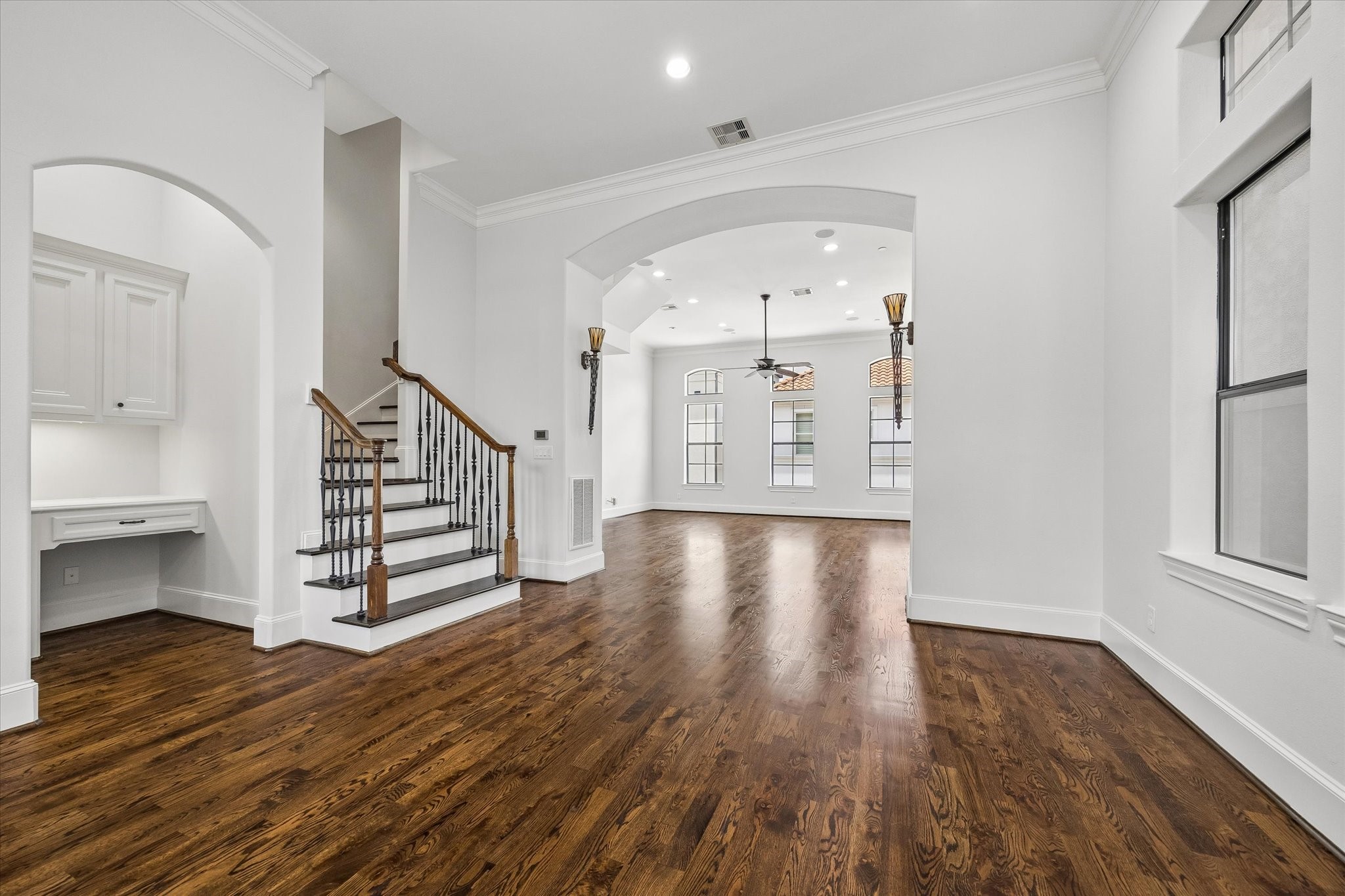 911 Queen Annes Road Houston, TX 77024 - Photo 22 of 37 Gallery Image 22