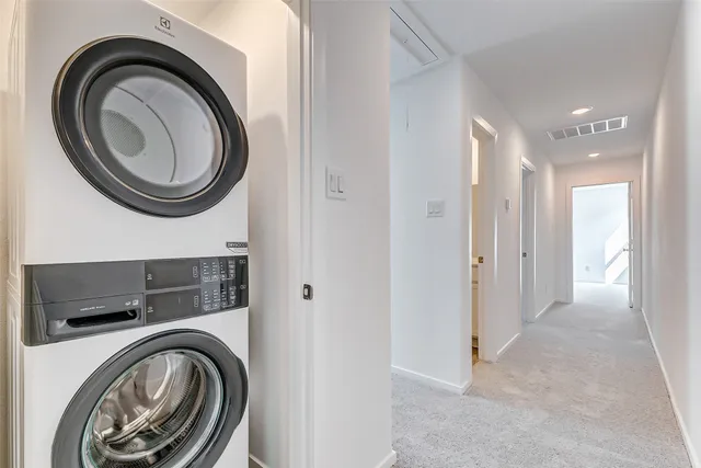 a close up view of a washer and dryer