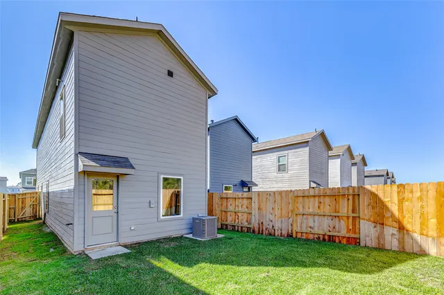 $1,800 | 18522 Tre Croci Drive, New Caney, TX 77357