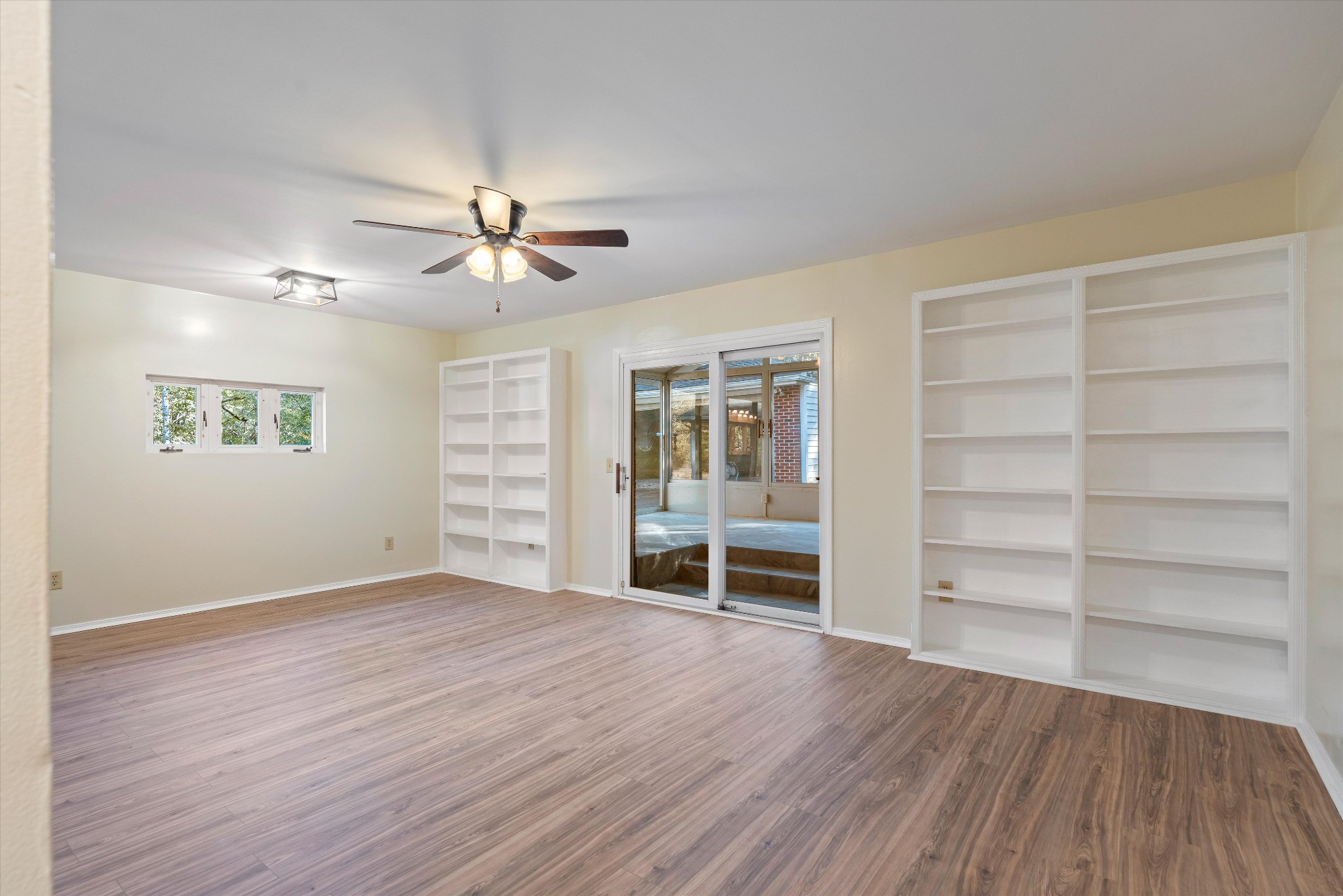 31 Volunteer Circle Carthage, TN 37030 - Photo 22 of 52 wooden floor in an empty room with a window