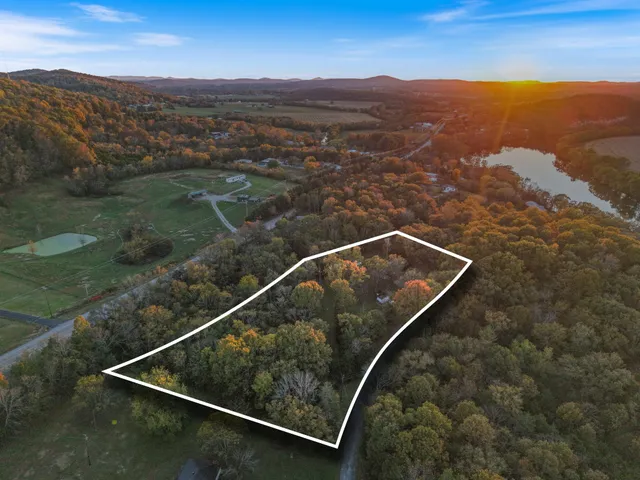 a view of a tennis court