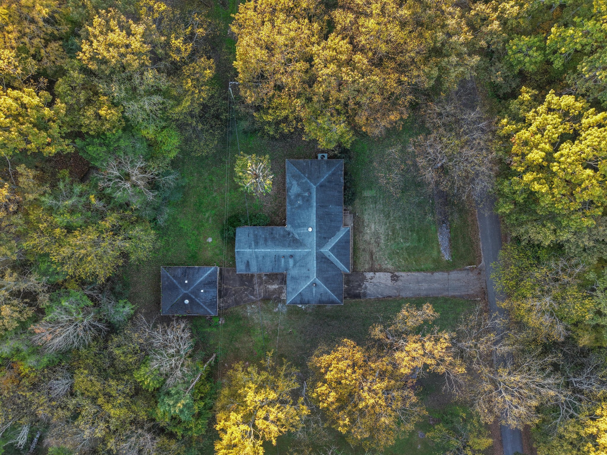 31 Volunteer Circle Carthage, TN 37030 - Photo 50 of 52 an aerial view of a house with a yard