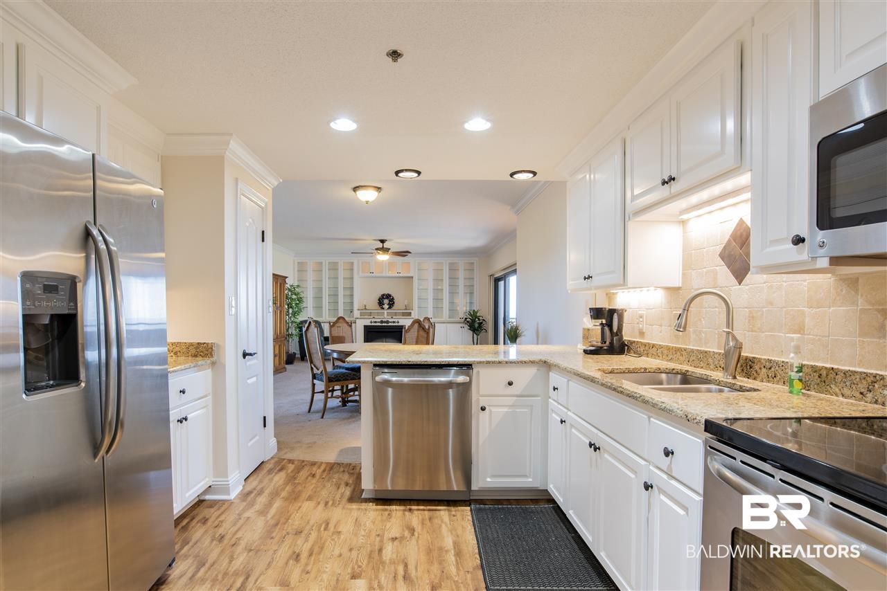 100 Tower Drive, Unit 1004 Daphne, AL 36526 - Photo 5 of 30 Kitchen