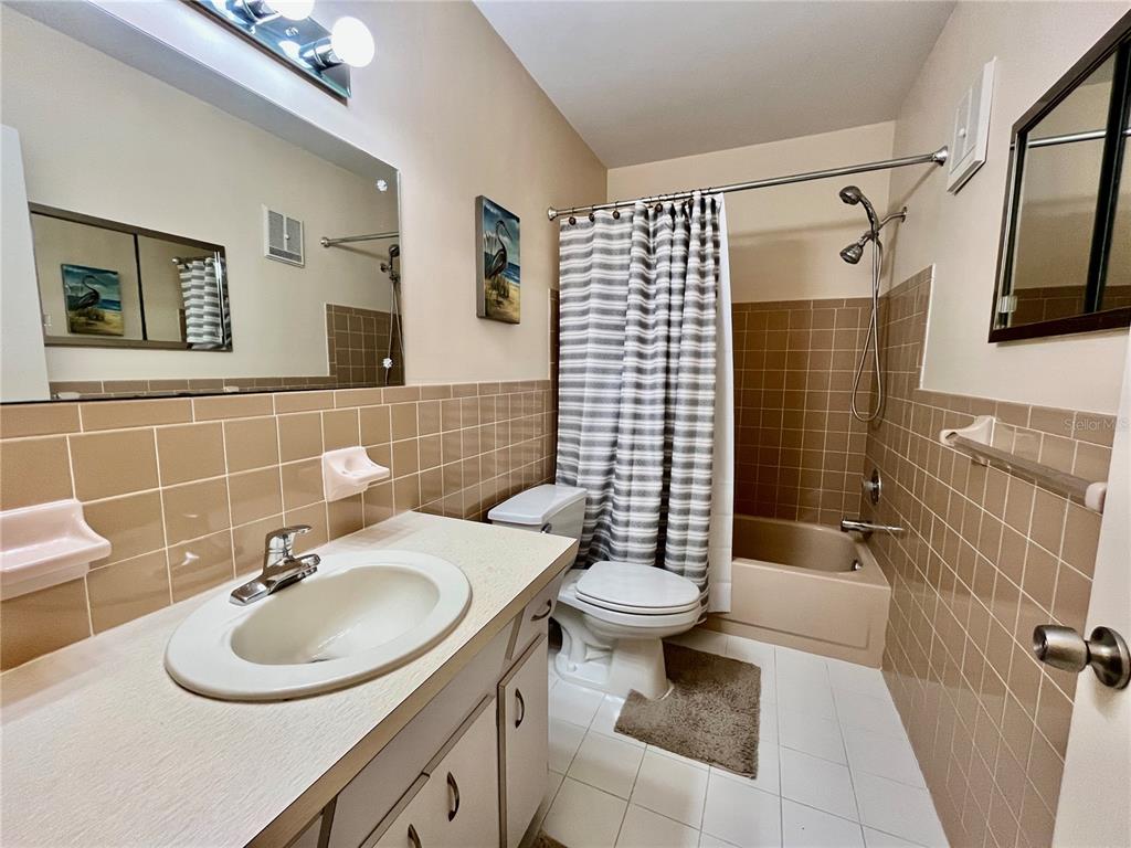 2292 Costa Rican Drive, Unit 22 Clearwater, FL 33763 - Photo 20 of 44 a bathroom with a sink toilet and shower
