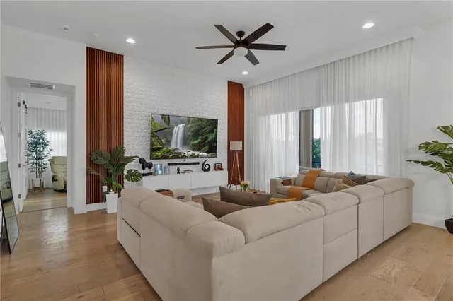 $810,000 | 3869 Shoreside Drive, Kissimmee, FL 34746