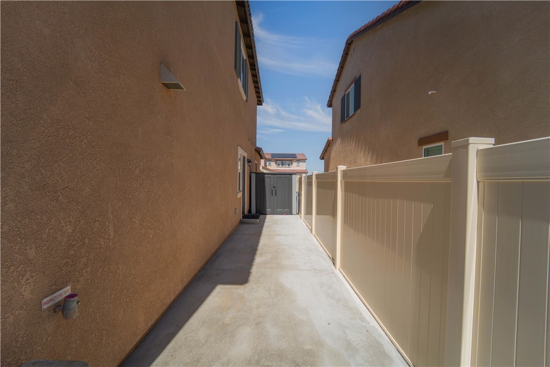 4422 Jade Court Lancaster, CA 93536 - Photo 13 of 44 a view of a balcony