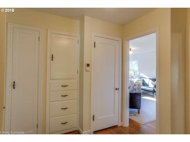 2007 Southwest Dewitt Street Portland, OR 97239 - Photo 17 of 32 Gallery Image 17