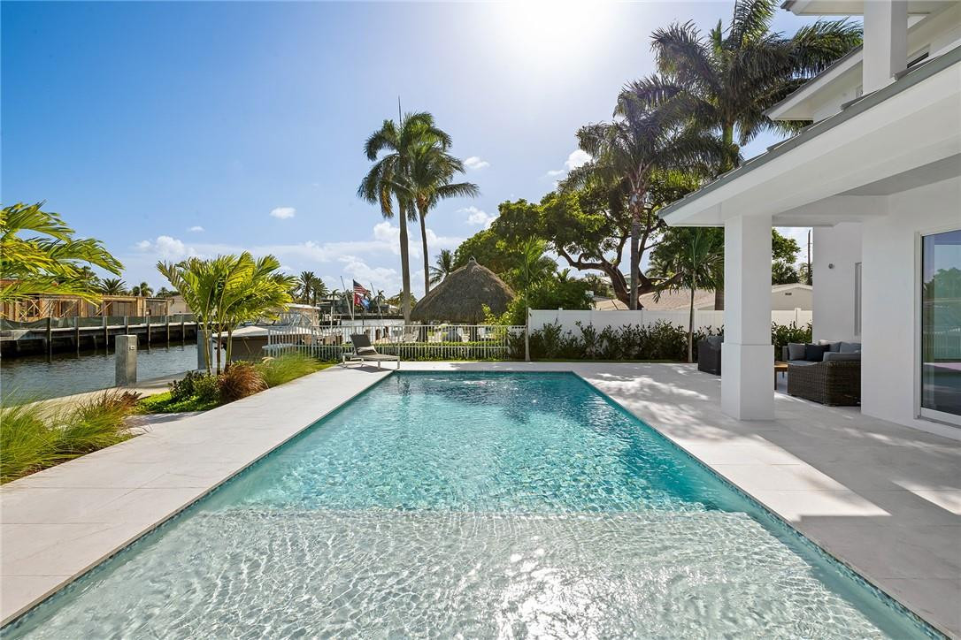 3204 Dover Road Pompano Beach, FL 33062 - Photo 23 of 73 Southern Exposure On The Salt Water Pool