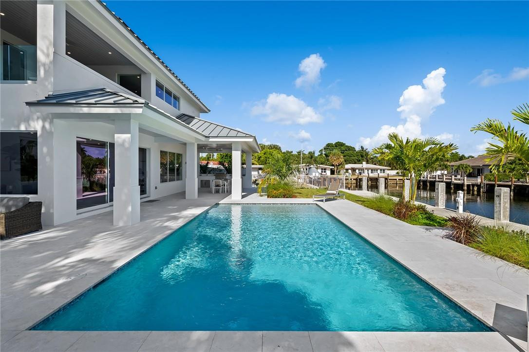 3204 Dover Road Pompano Beach, FL 33062 - Photo 27 of 73 Oversized Salt Water Pool