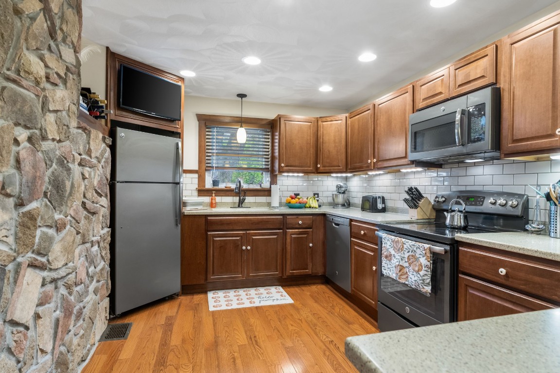 84 Old State Road Binghamton, NY 13901 - Photo 2 of 41 Gallery Image 2