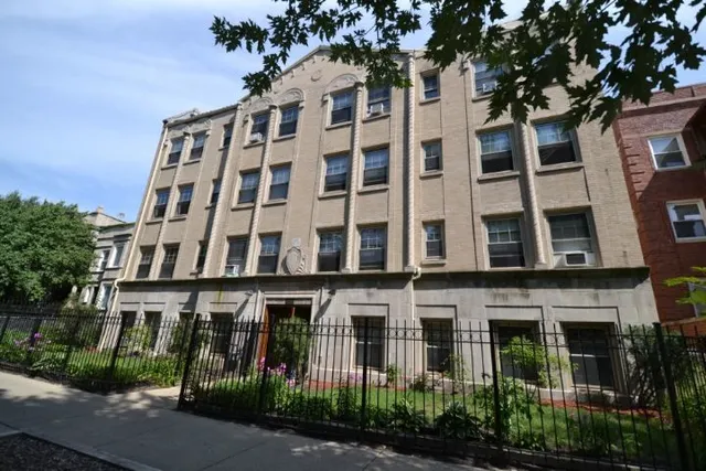 $1,250 | 4031 North Kenmore Avenue, Unit 203, Chicago, IL 60613