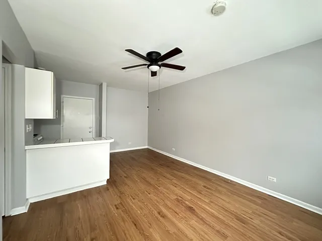 $1,250 | 4031 North Kenmore Avenue, Unit 203, Chicago, IL 60613