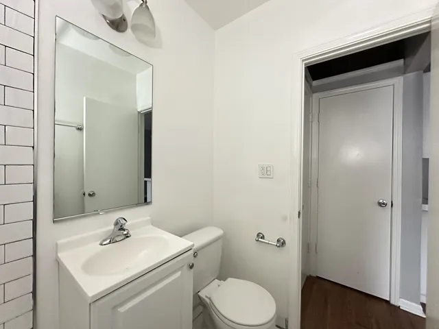 $1,250 | 4031 North Kenmore Avenue, Unit 203, Chicago, IL 60613