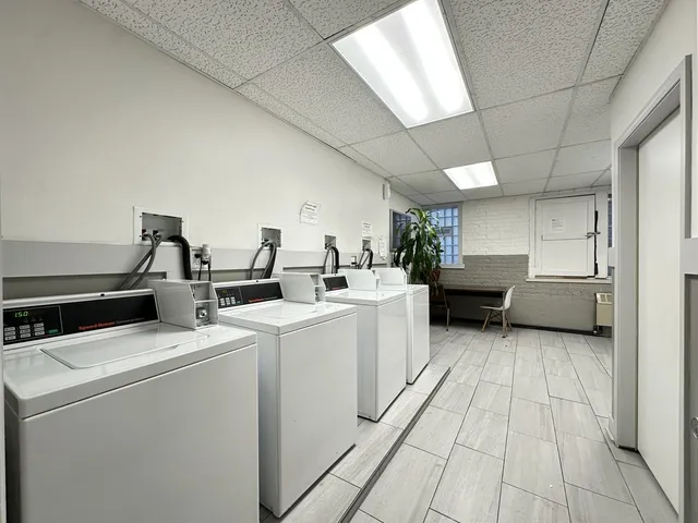 $1,250 | 4031 North Kenmore Avenue, Unit 203, Chicago, IL 60613