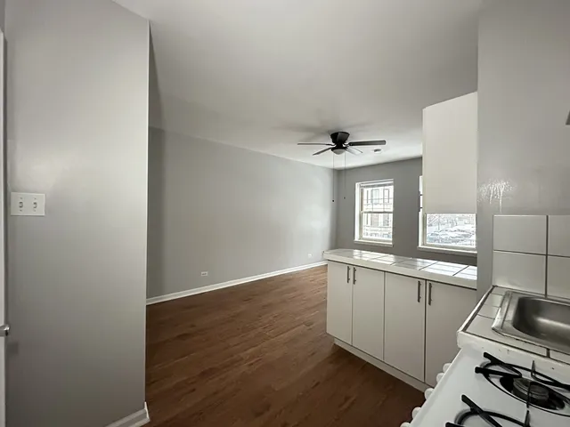 $1,250 | 4031 North Kenmore Avenue, Unit 203, Chicago, IL 60613