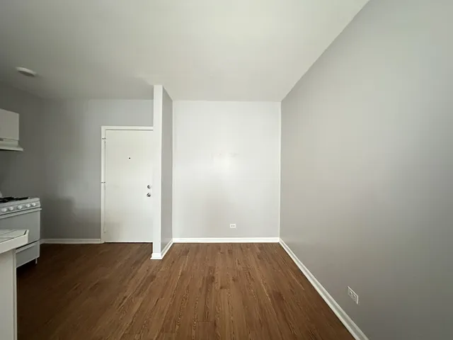 $1,250 | 4031 North Kenmore Avenue, Unit 203, Chicago, IL 60613