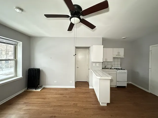 $1,250 | 4031 North Kenmore Avenue, Unit 203, Chicago, IL 60613