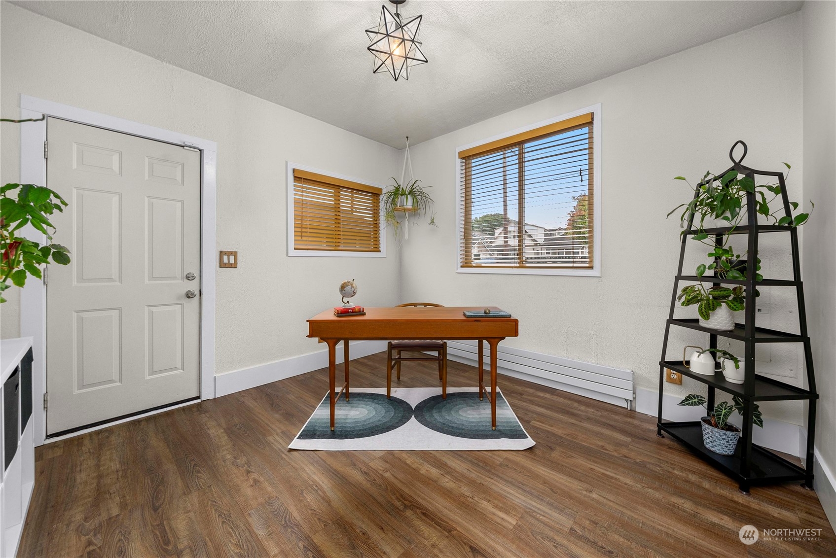 2510 Rockefeller Avenue Everett, WA 98201 - Photo 16 of 40 a view of a livingroom with furniture and wooden floor