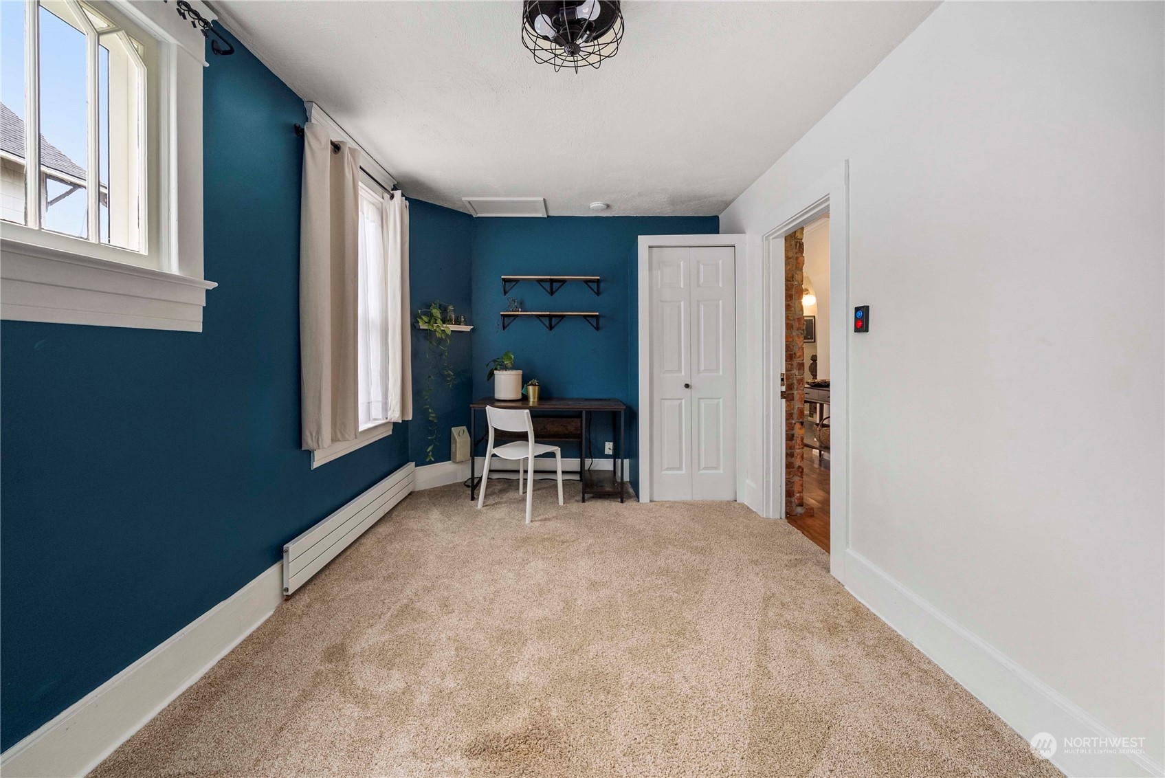 2510 Rockefeller Avenue Everett, WA 98201 - Photo 21 of 40 a workspace with furniture and a window