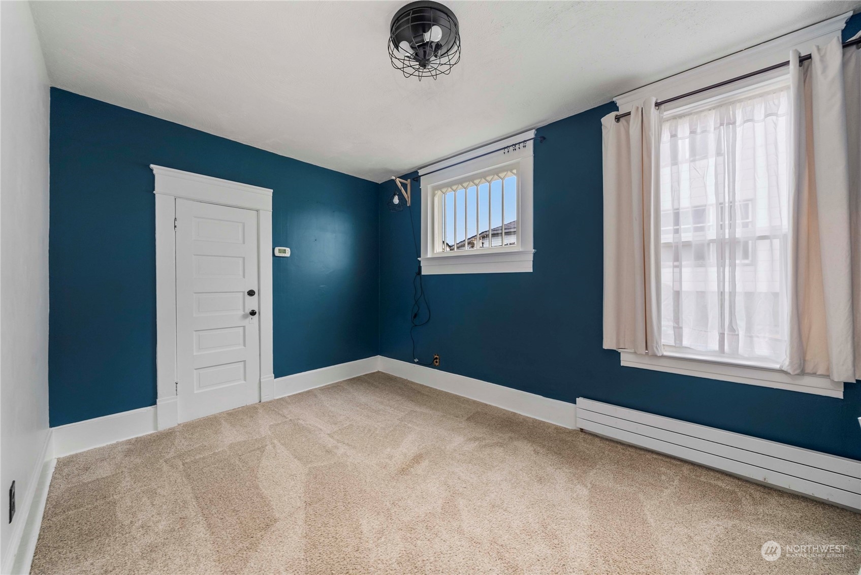 2510 Rockefeller Avenue Everett, WA 98201 - Photo 22 of 40 a view of an empty room with a window