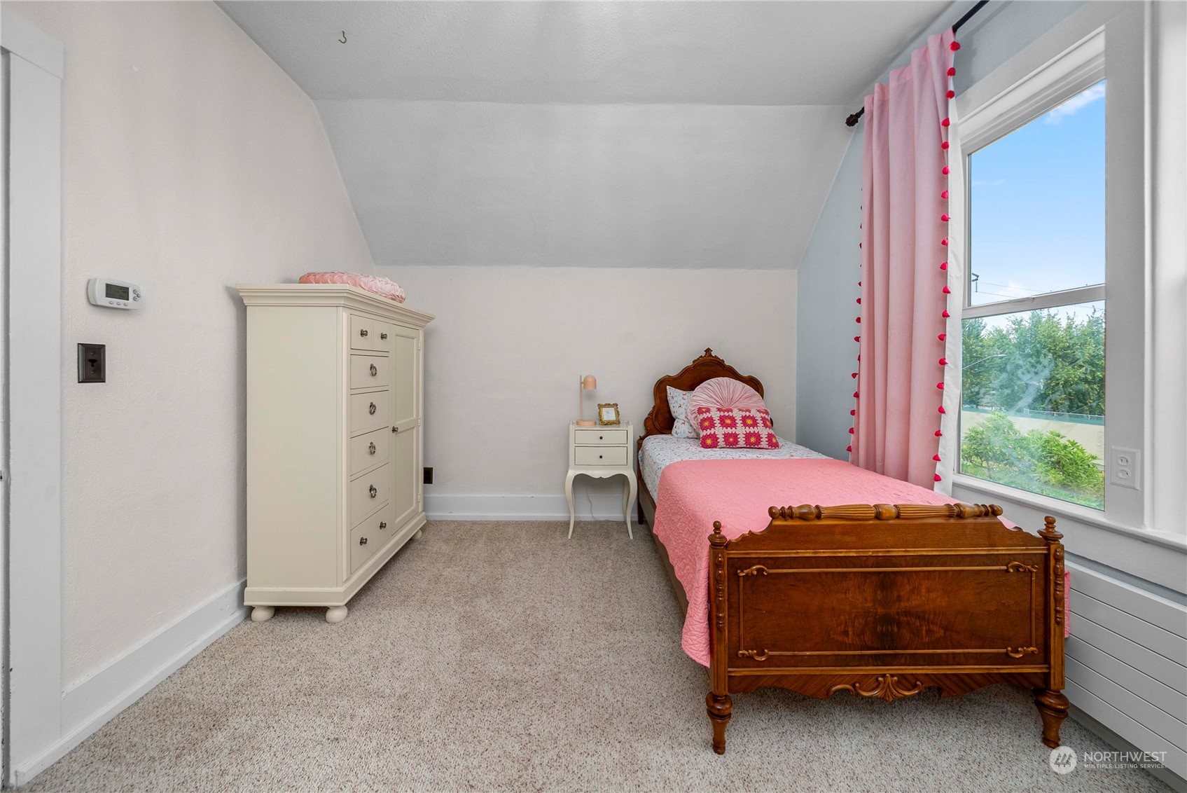 2510 Rockefeller Avenue Everett, WA 98201 - Photo 28 of 40 a bedroom with a bed and a window