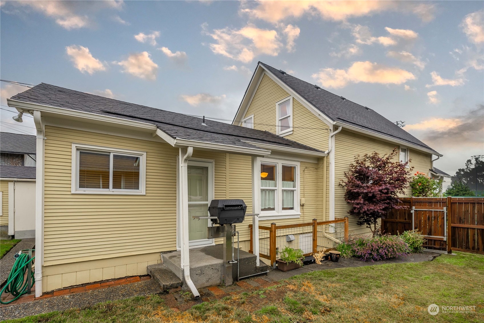 2510 Rockefeller Avenue Everett, WA 98201 - Photo 32 of 40 a view of backyard of the house