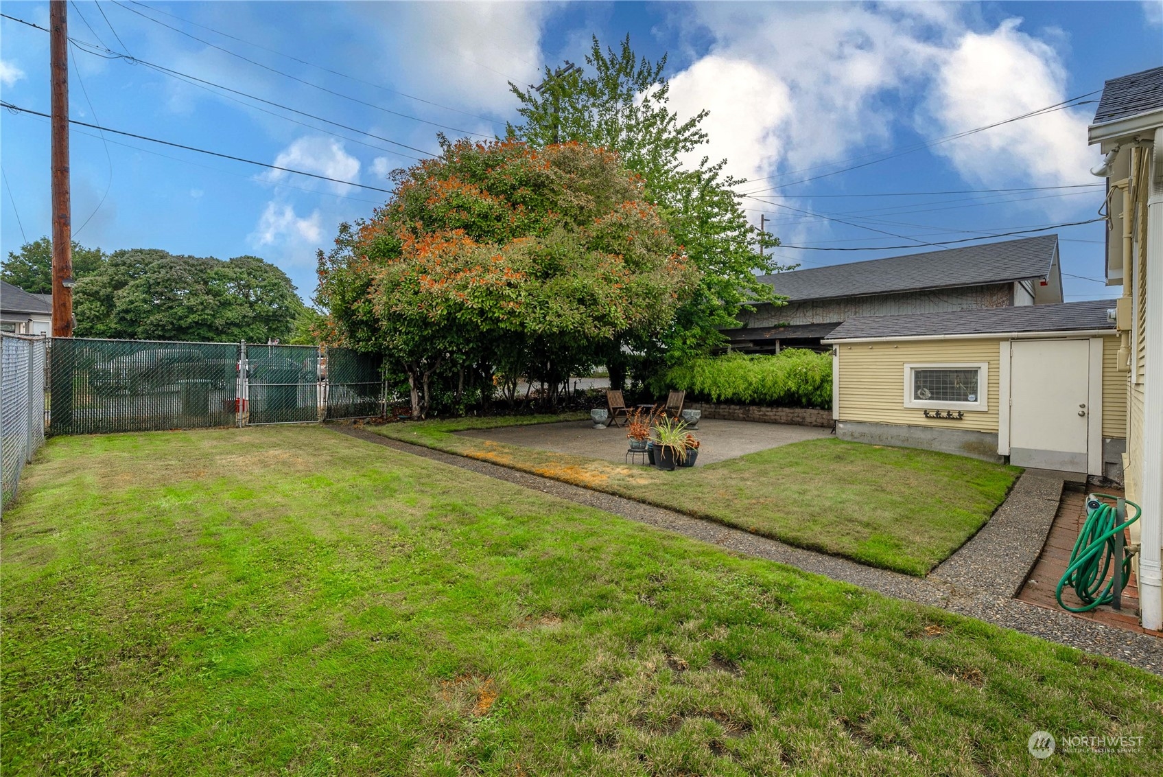 2510 Rockefeller Avenue Everett, WA 98201 - Photo 33 of 40 a view of a backyard with a garden and entertaining space