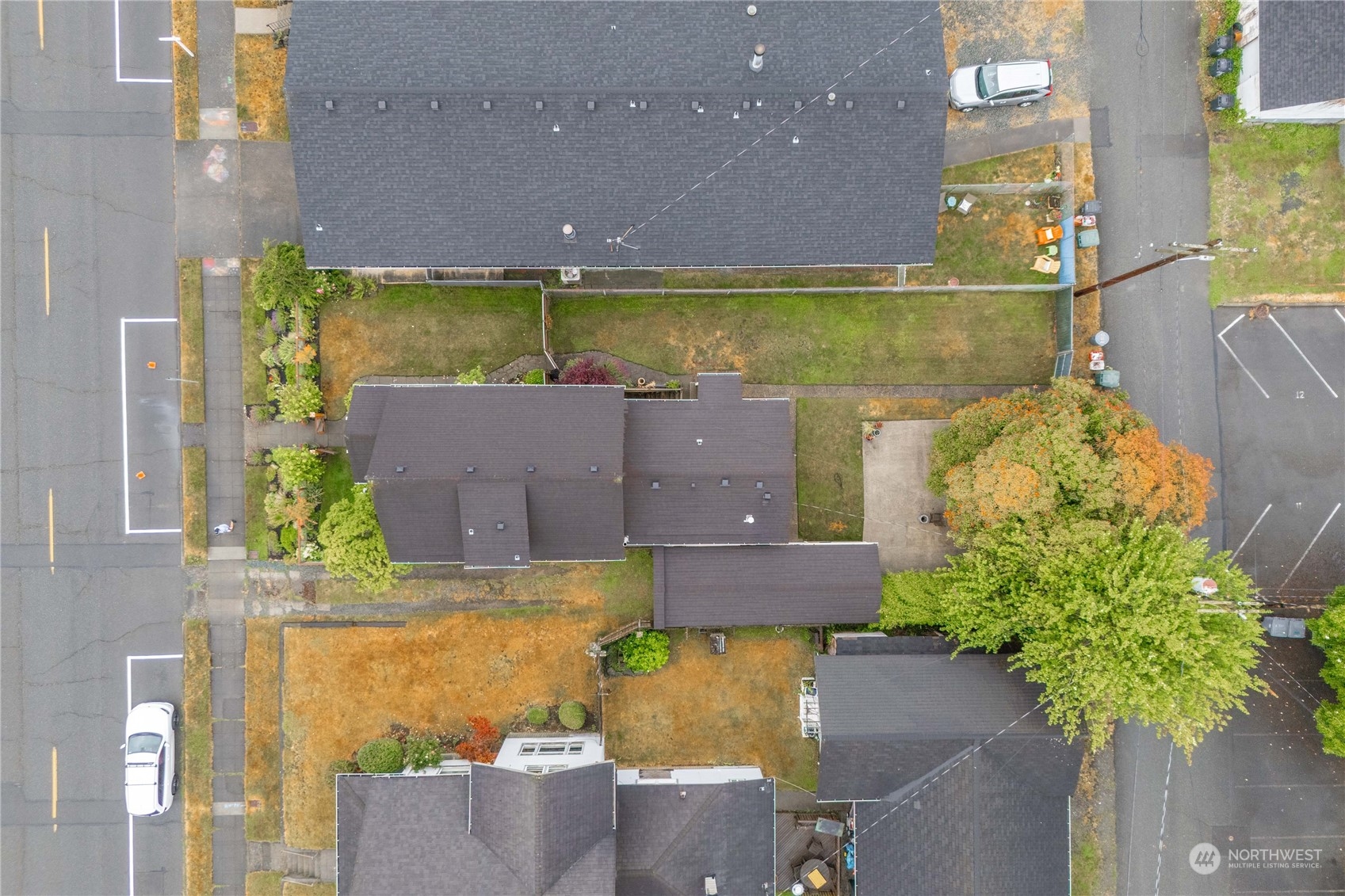 2510 Rockefeller Avenue Everett, WA 98201 - Photo 36 of 40 an aerial view of a house with a yard