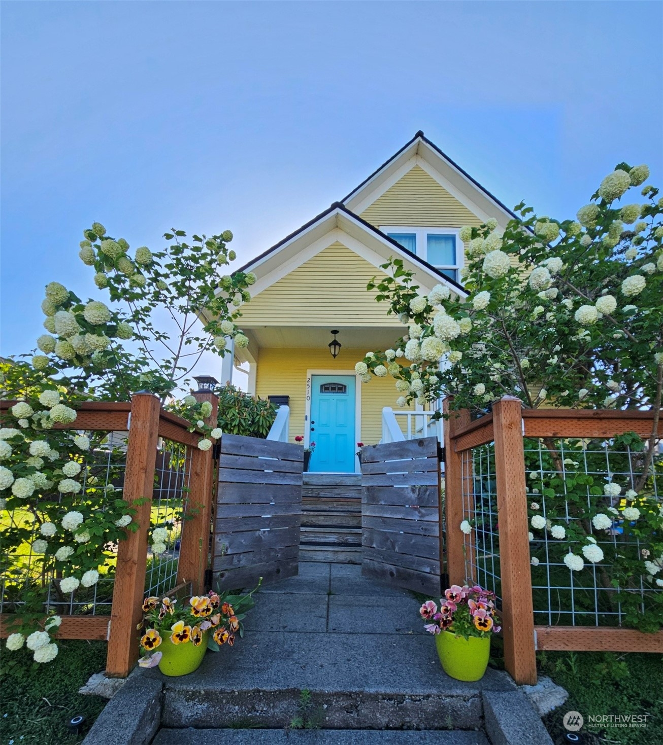 2510 Rockefeller Avenue Everett, WA 98201 - Photo 39 of 40 a front view of a house with a garden