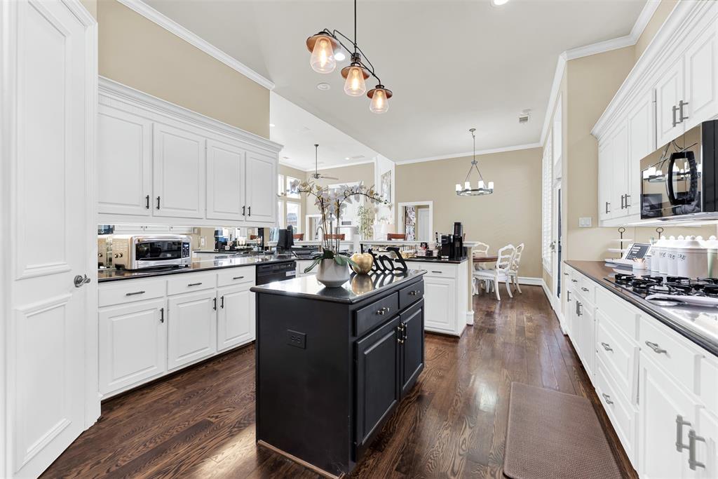 2605 Rutgers Court Plano, TX 75093 - Photo 17 of 34 A gas cooktop is every chef's dream! Perfect for trying out new recipes or perfecting the family favorites.