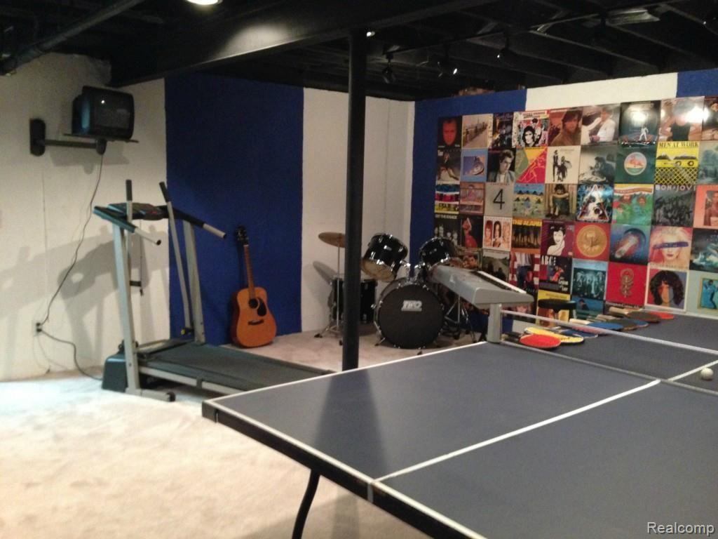 2556 Ravineside South Howell, MI 48843 - Photo 32 of 40 Rec room