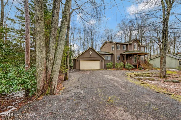 $539,000 | 275 Tanglewood Drive, Pocono Pines, PA 18346