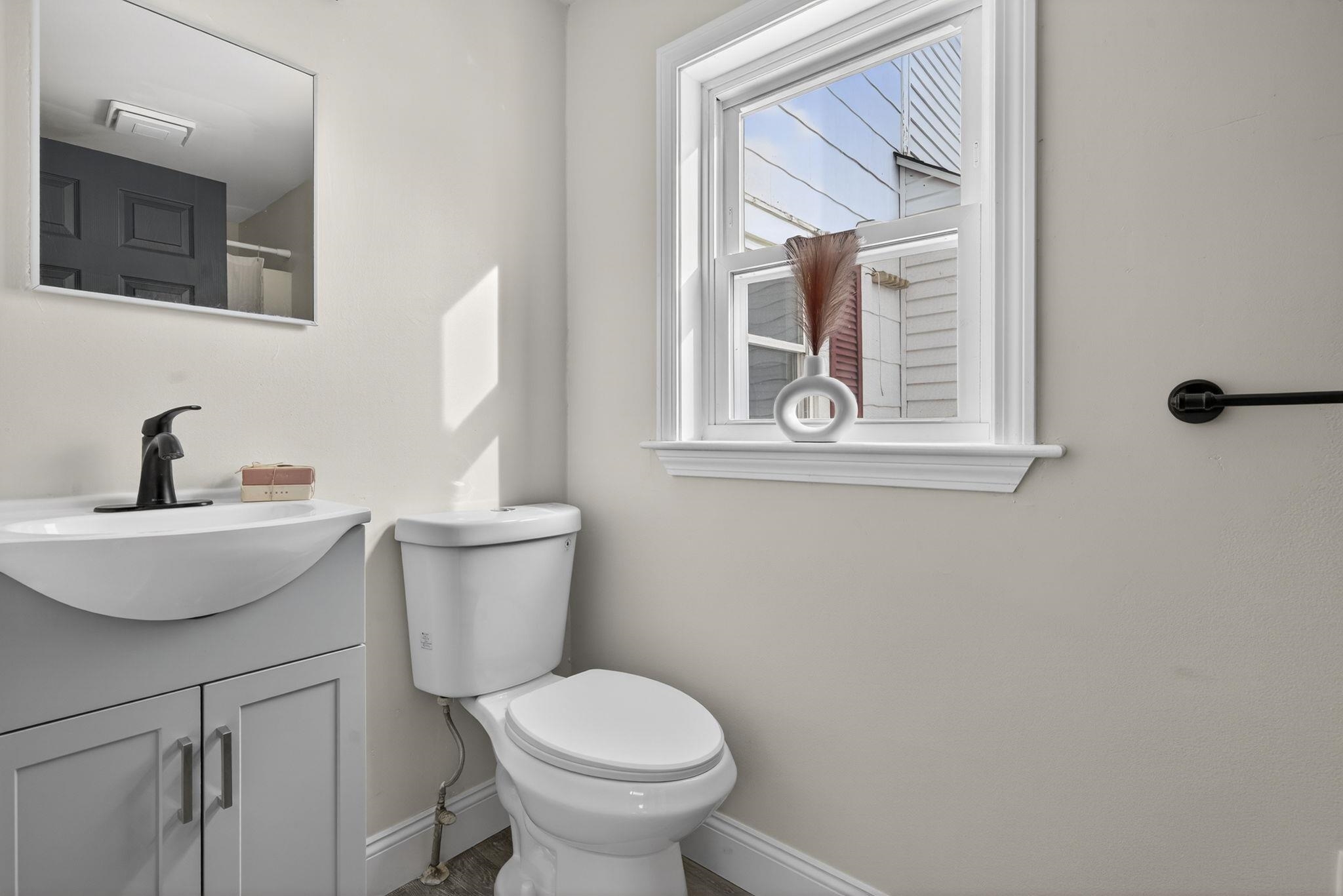 48 Jackson Street Laconia, NH 03246 - Photo 16 of 42
