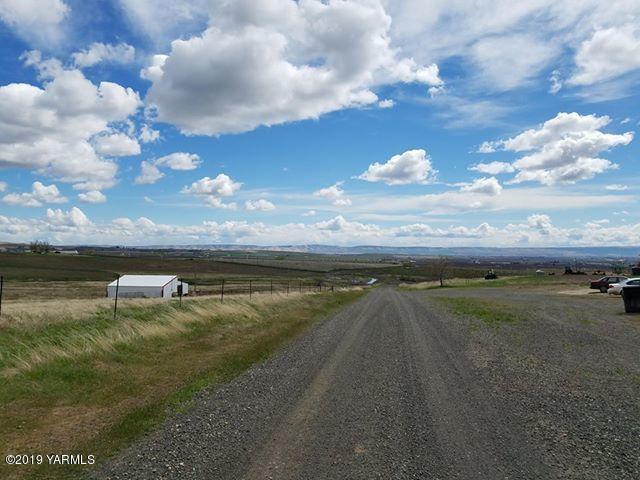 2881 Sli Road Sunnyside, WA 98944 - Photo 2 of 4 a view of an ocean and beach