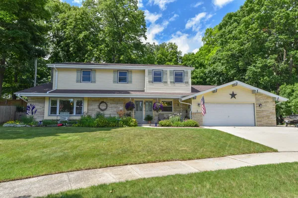 $489,900 | 1116 Mulberry Circle, West Bend, WI 53090