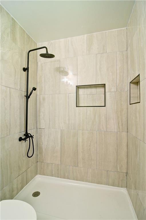 2665 Ivydale Court Southwest Atlanta, GA 30311 - Photo 39 of 45 a bathroom with a shower