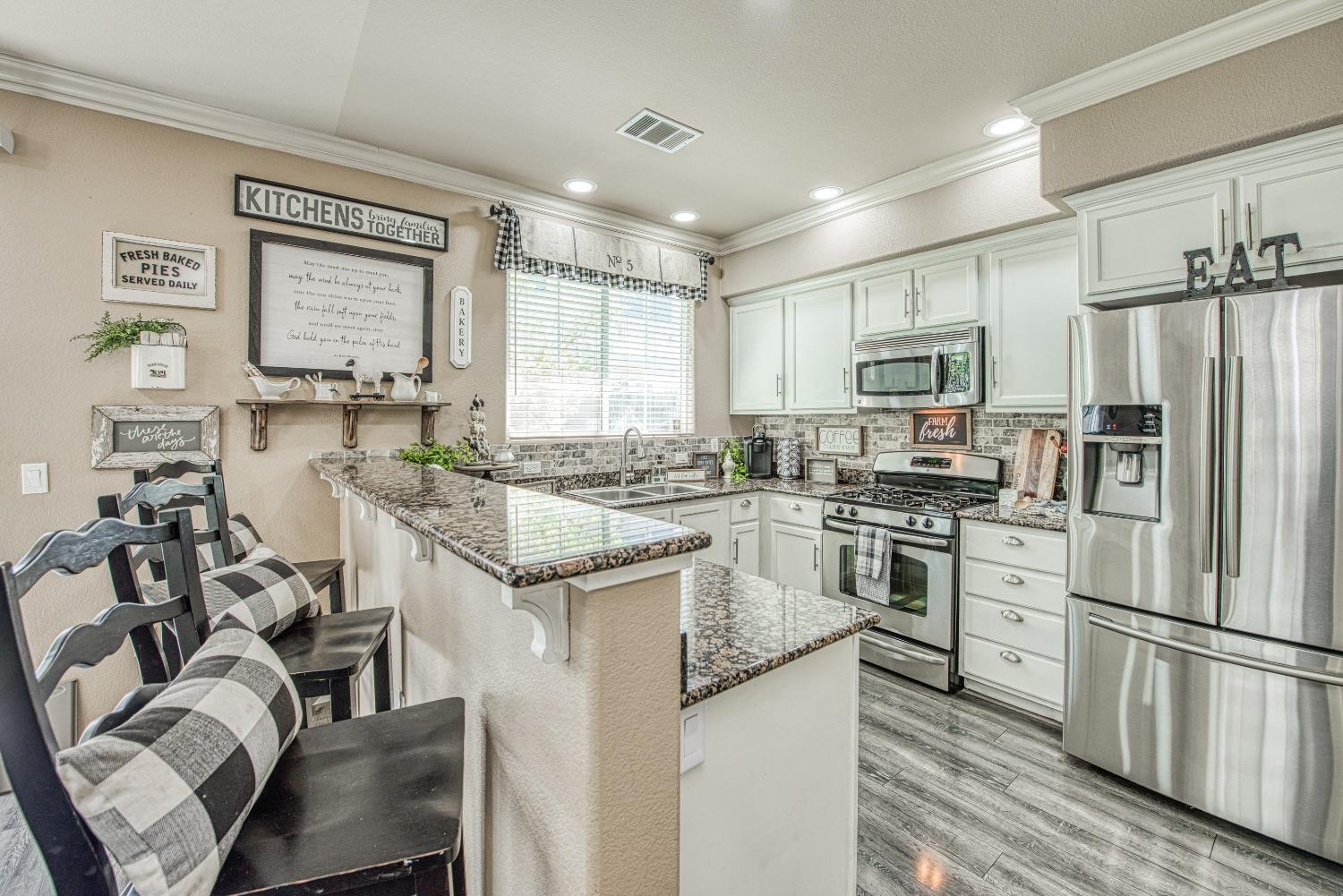 343 Raphael Lane Clovis, CA 93611 - Photo 16 of 48