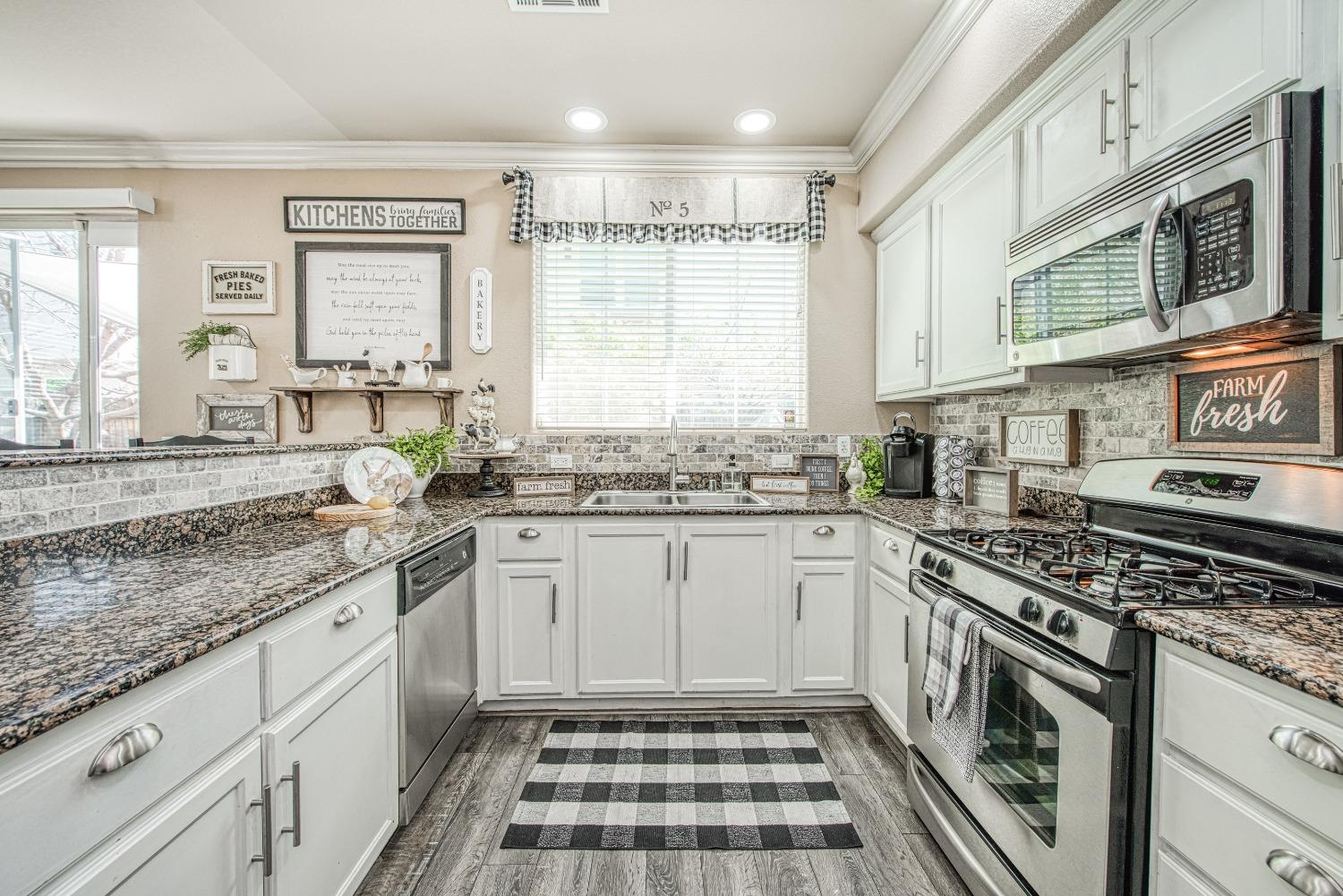 343 Raphael Lane Clovis, CA 93611 - Photo 17 of 48