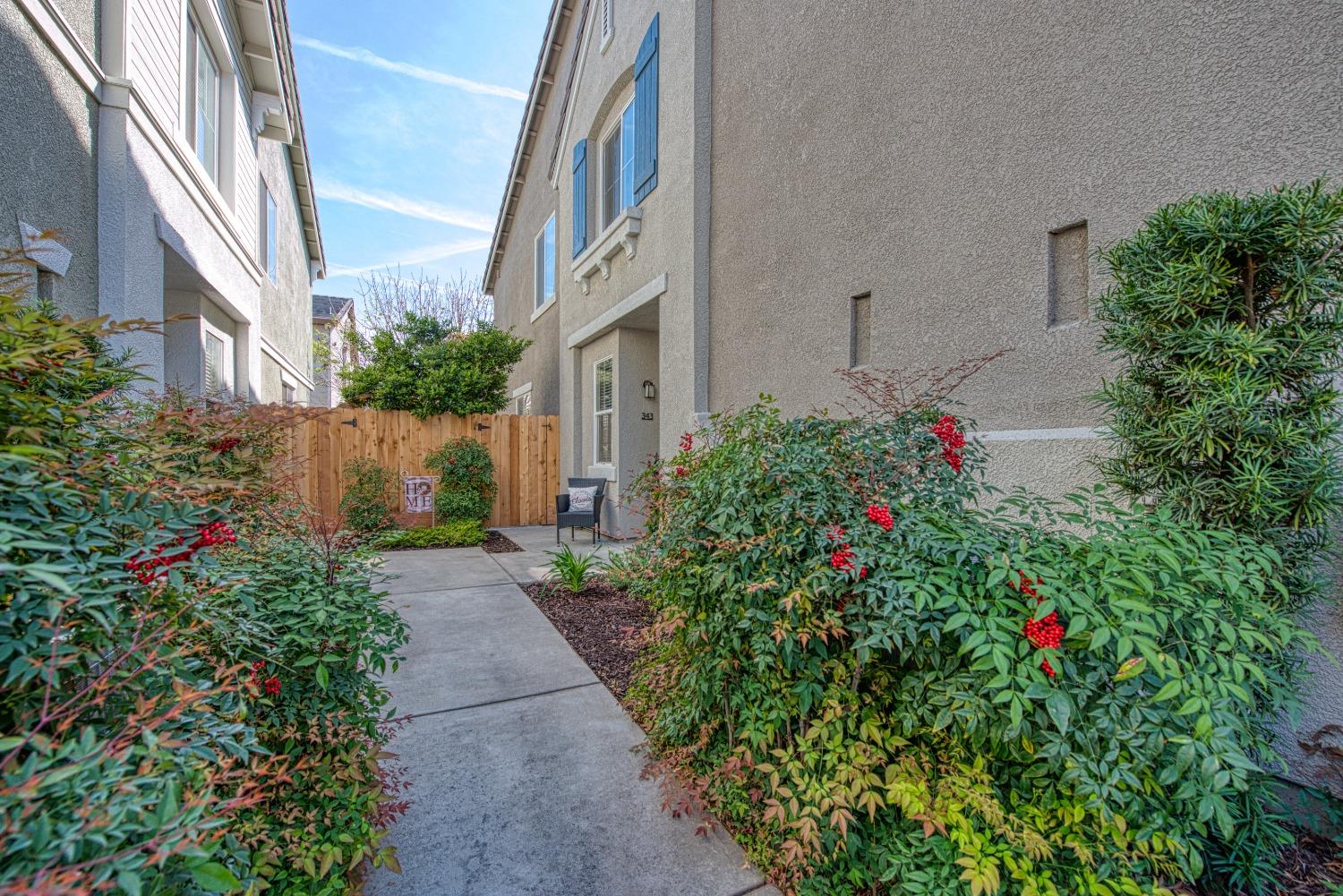 343 Raphael Lane Clovis, CA 93611 - Photo 2 of 48