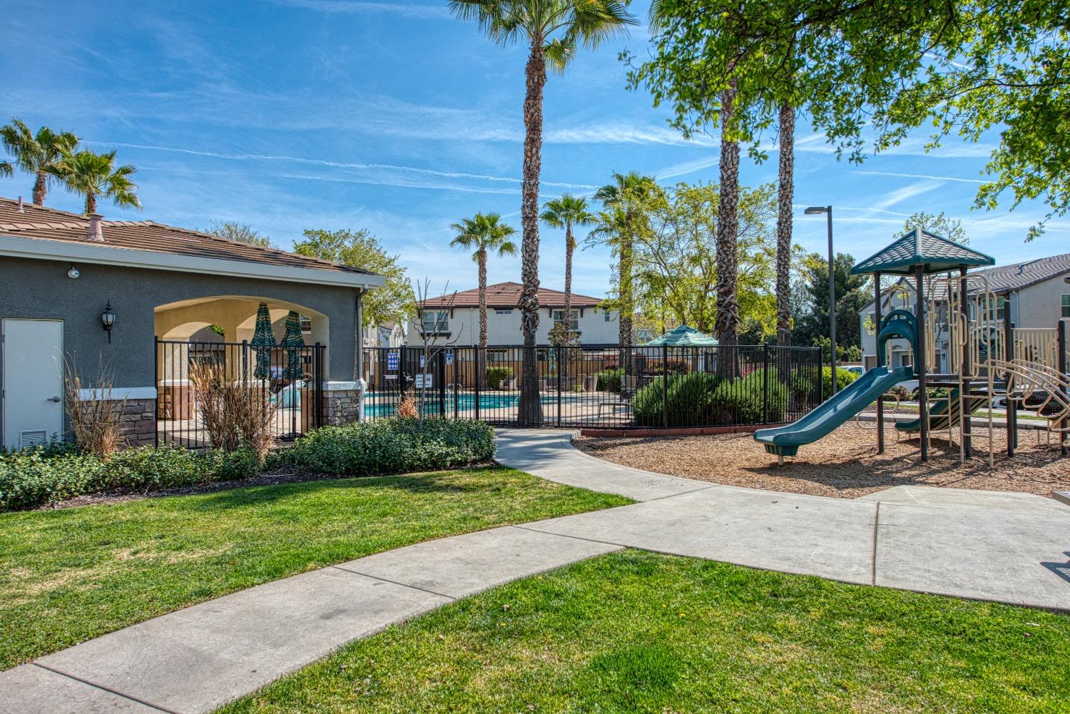 343 Raphael Lane Clovis, CA 93611 - Photo 37 of 48