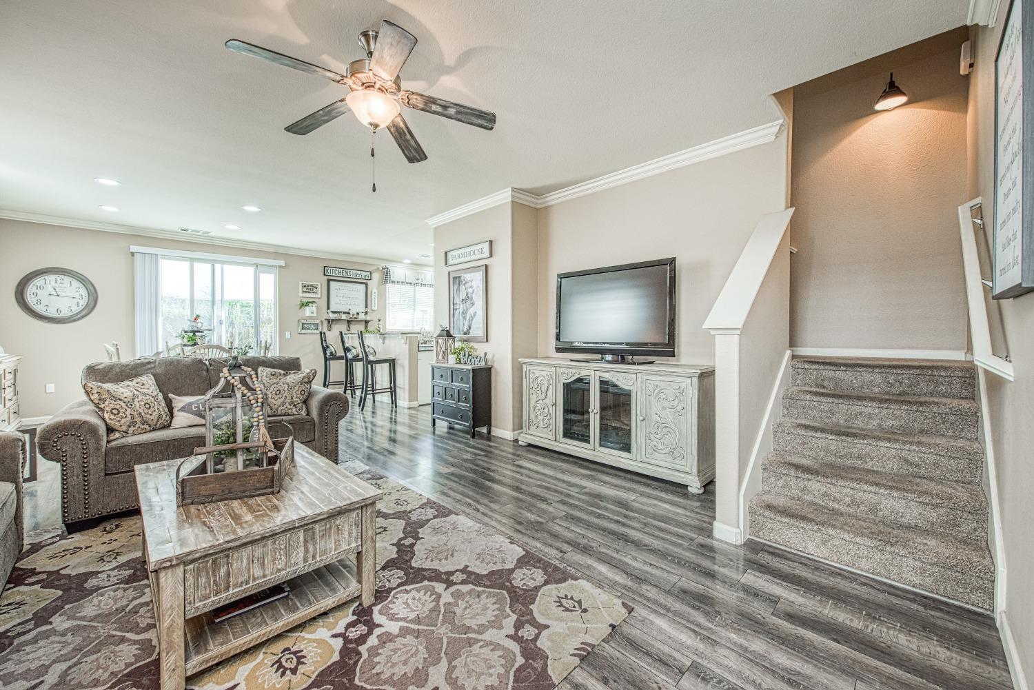 343 Raphael Lane Clovis, CA 93611 - Photo 7 of 48