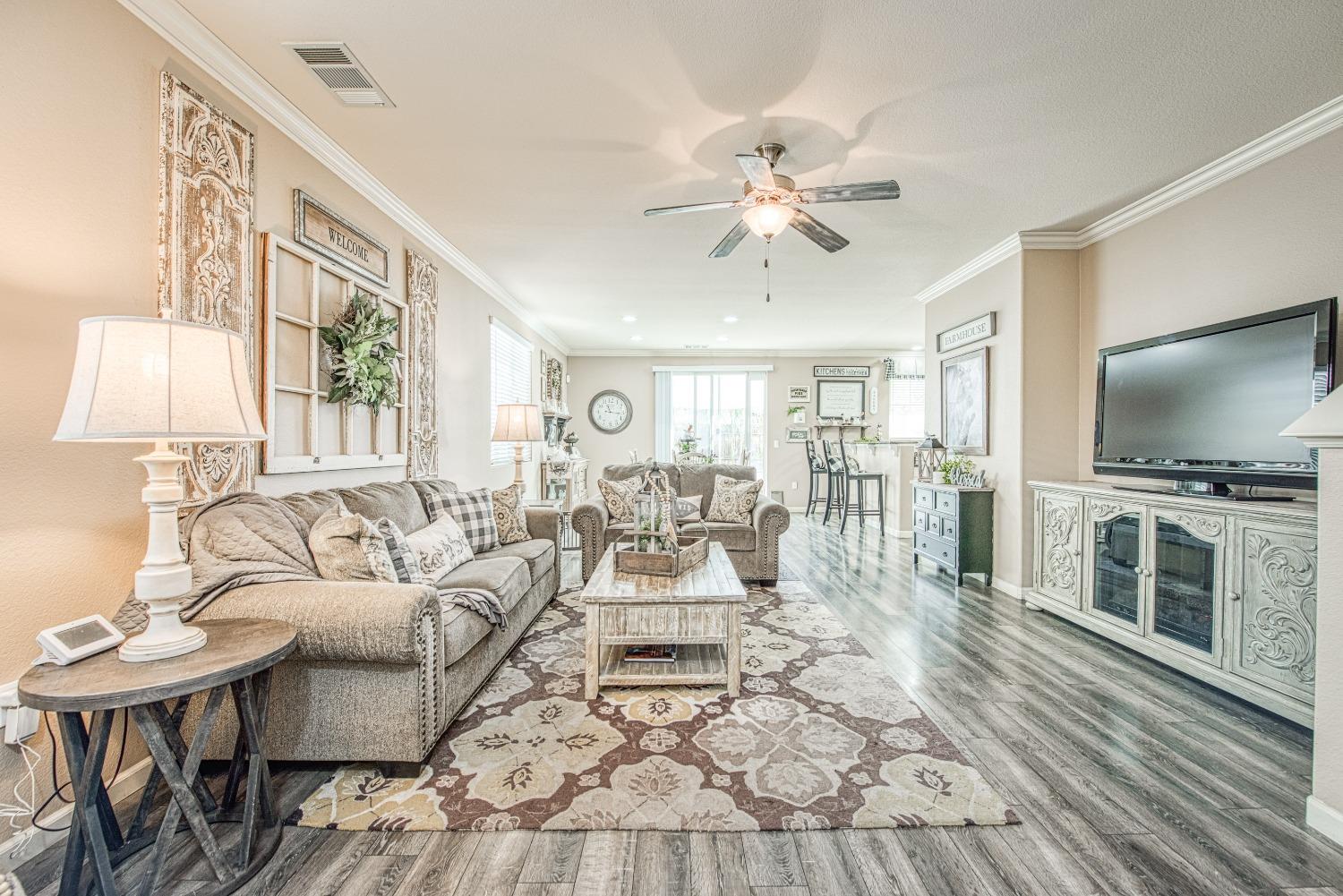 343 Raphael Lane Clovis, CA 93611 - Photo 8 of 48