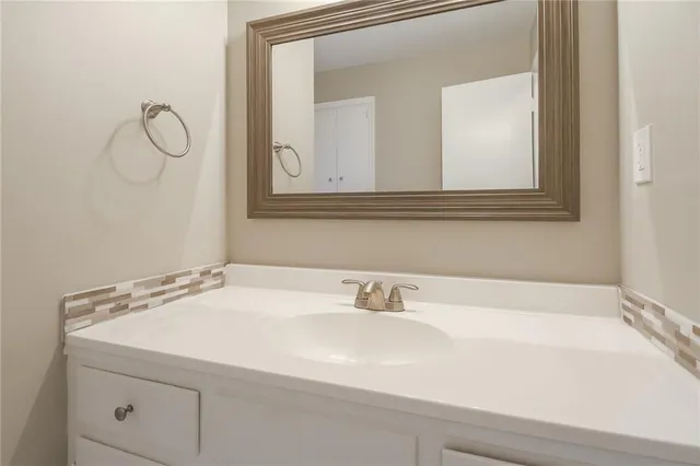 $2,100 | 2300 Northwest 85th Terrace, Kansas City, MO 64154