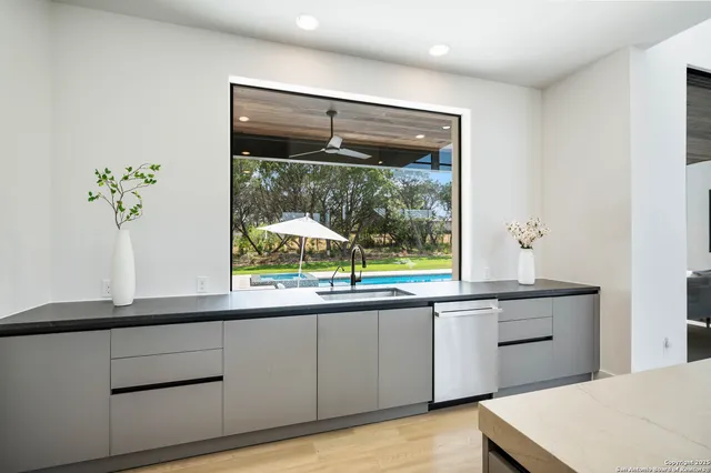 $16,000 | 211 Wellesley Hill, Shavano Park, TX 78231