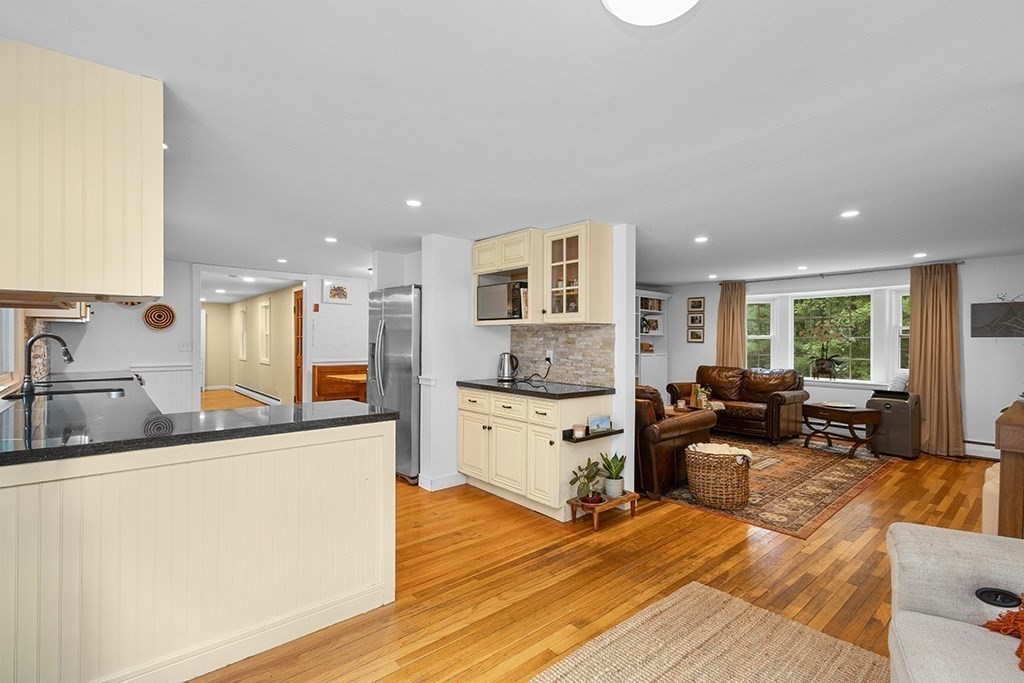 73 High Street Medfield, MA 02052 - Photo 12 of 38