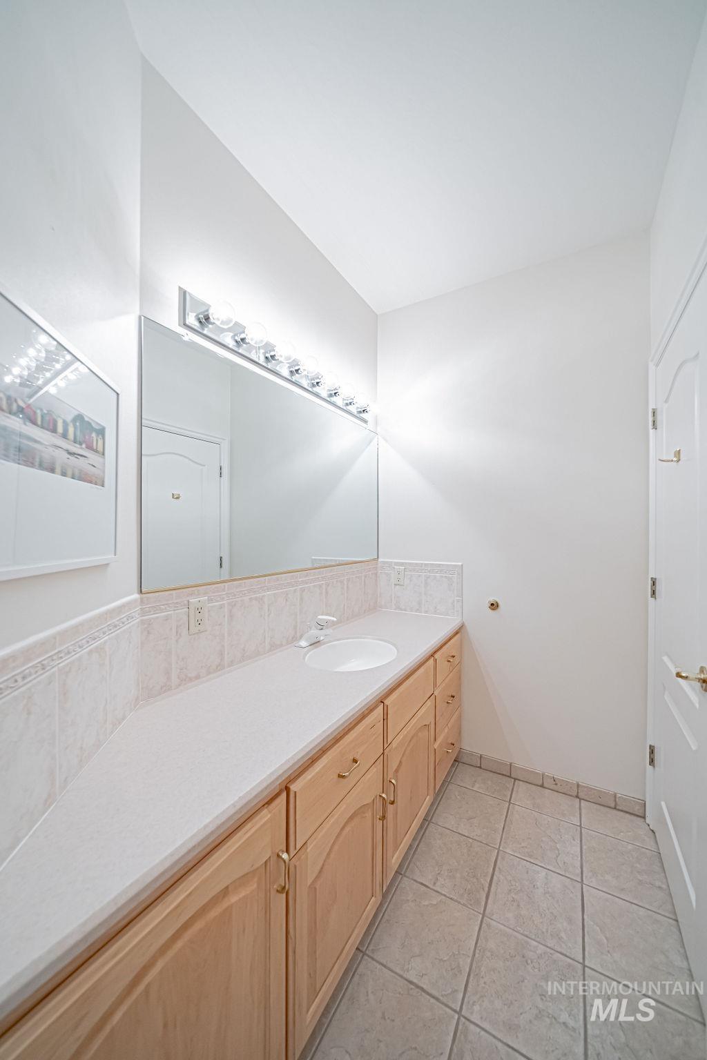 2700 North River Road St. Anthony, ID 83445 - Photo 28 of 50 Main Level full Bathroom for guests in Bedroom 3 and 4.