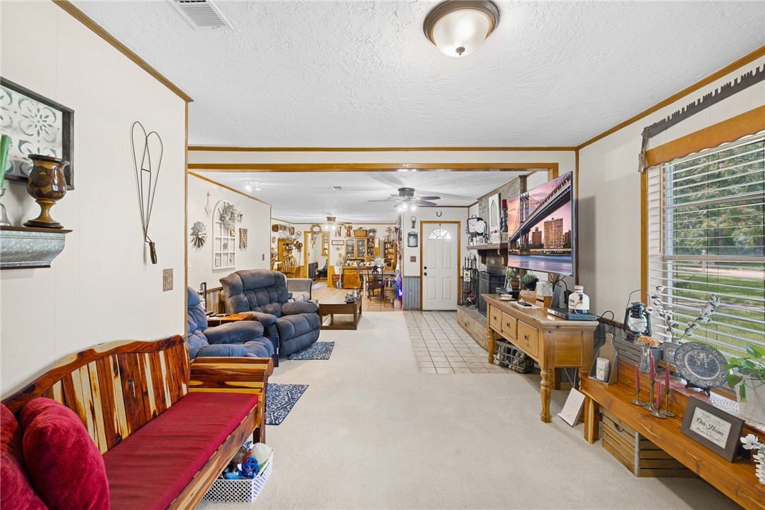 4450 Greenbriar Road Madisonville, TX 77864 - Photo 11 of 27 a living room with furniture