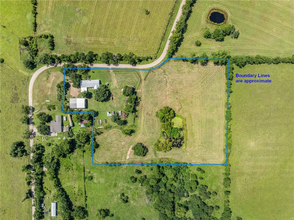 4450 Greenbriar Road Madisonville, TX 77864 - Photo 21 of 27 view of a mirror