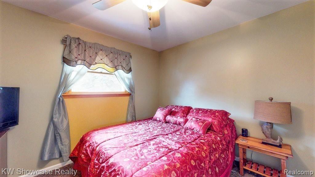 2985 West Commerce Road Milford, MI 48380 - Photo 27 of 39 18 First Floor Bedroom.jpg